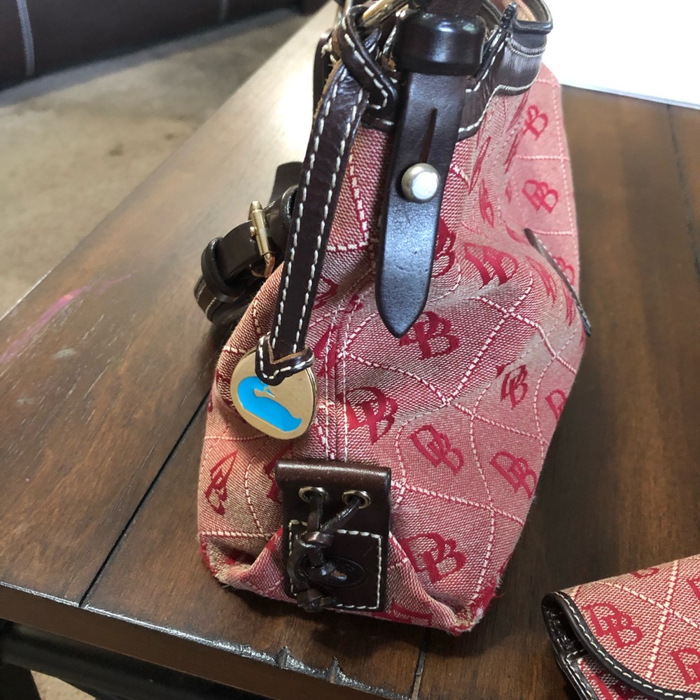 Dooney & Bourke medium Red signature canvas Buc - Picture 3 of 7